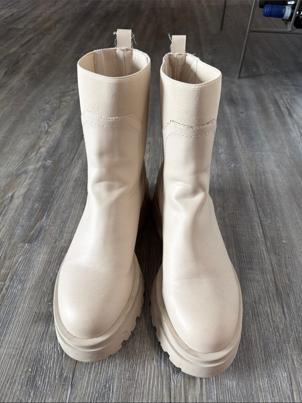 Stradivarius Chunky Chelsea Boot - Cream Women's Ankle Boot